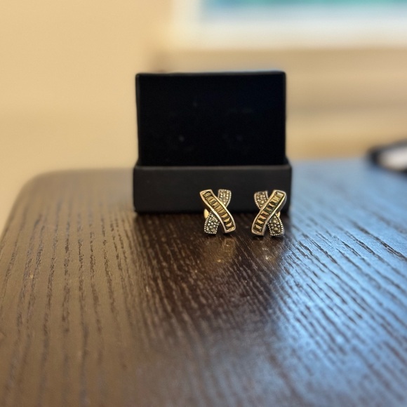 Sterling Silver “X” with black stones stud earrings with backs and box - Picture 5 of 5